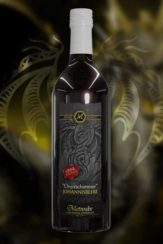 Eine Flasche dunkelroten Weins mit einem Drachenetikett.