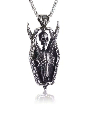 Silberne horned skull halskette in sargform mit detailliertem schädel und skelettdesign und hörnern am reißverschluss