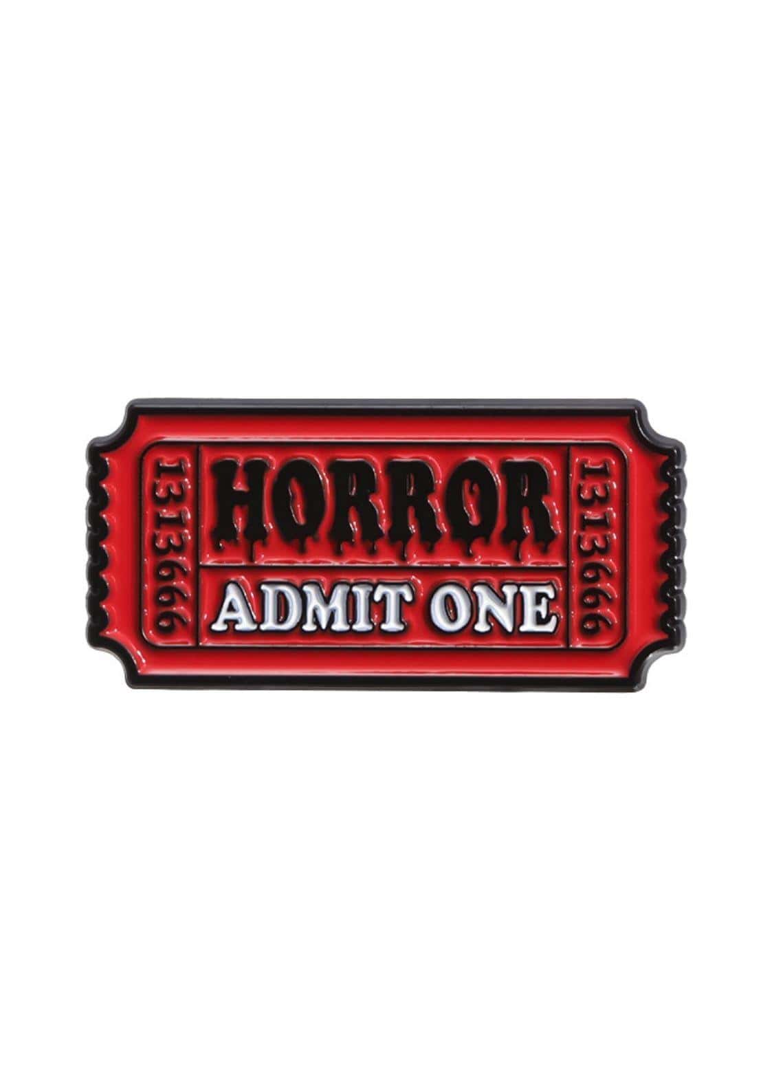 Roter enamelpin in vintage horror ticket form mit schwarz weißer schrift ideal für gothic und dark fashion fans