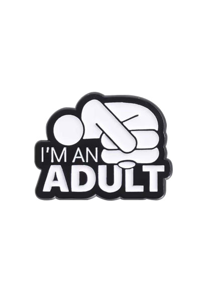 Schwarz-weißer Email-Sticker mit einer stilisierten Illustration einer Person, die den Kopf gesenkt hat, begleitet vom Text ‚ich bin ein Erwachsener‘ in fetter Schrift.