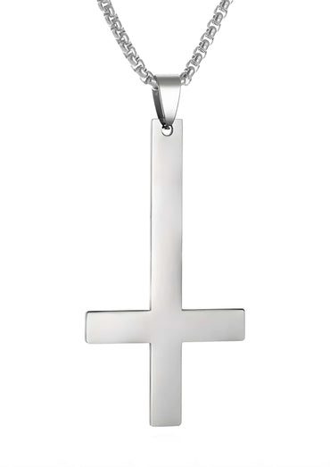 Silberner inverted cross halskette mit polierter oberfläche und boxkette im gothic horror stil