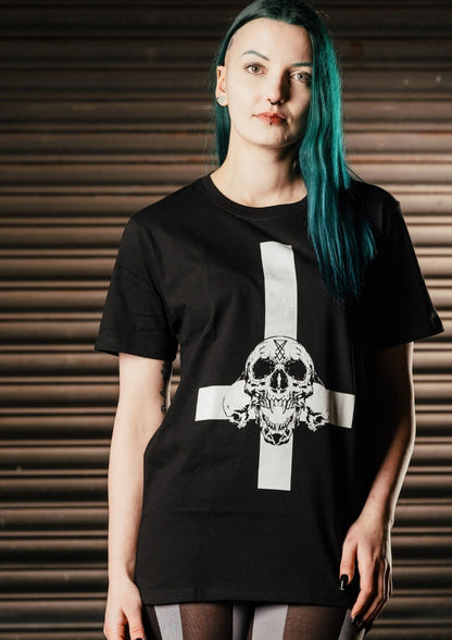 Schwarzes Gothic-Metal T-Shirt mit weißem umgekehrtem Kreuz und Schädel