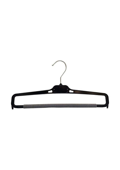 Schwarzer Kunststoffbügel mit silberner Stange und Haken, für die Aufbewahrung von Kleidung.