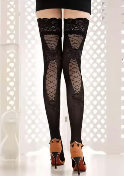 Black lace fischnetzstrümpfe with geometrisches cutout and decorative bows in gotischer stil lace-up look strumpfhose