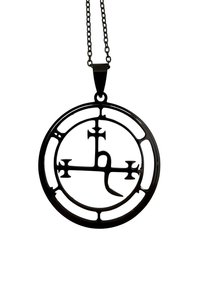 Schwarze lilith black halskette mit kreuz und gothic horror symbole am schwarzen kreisanhänger