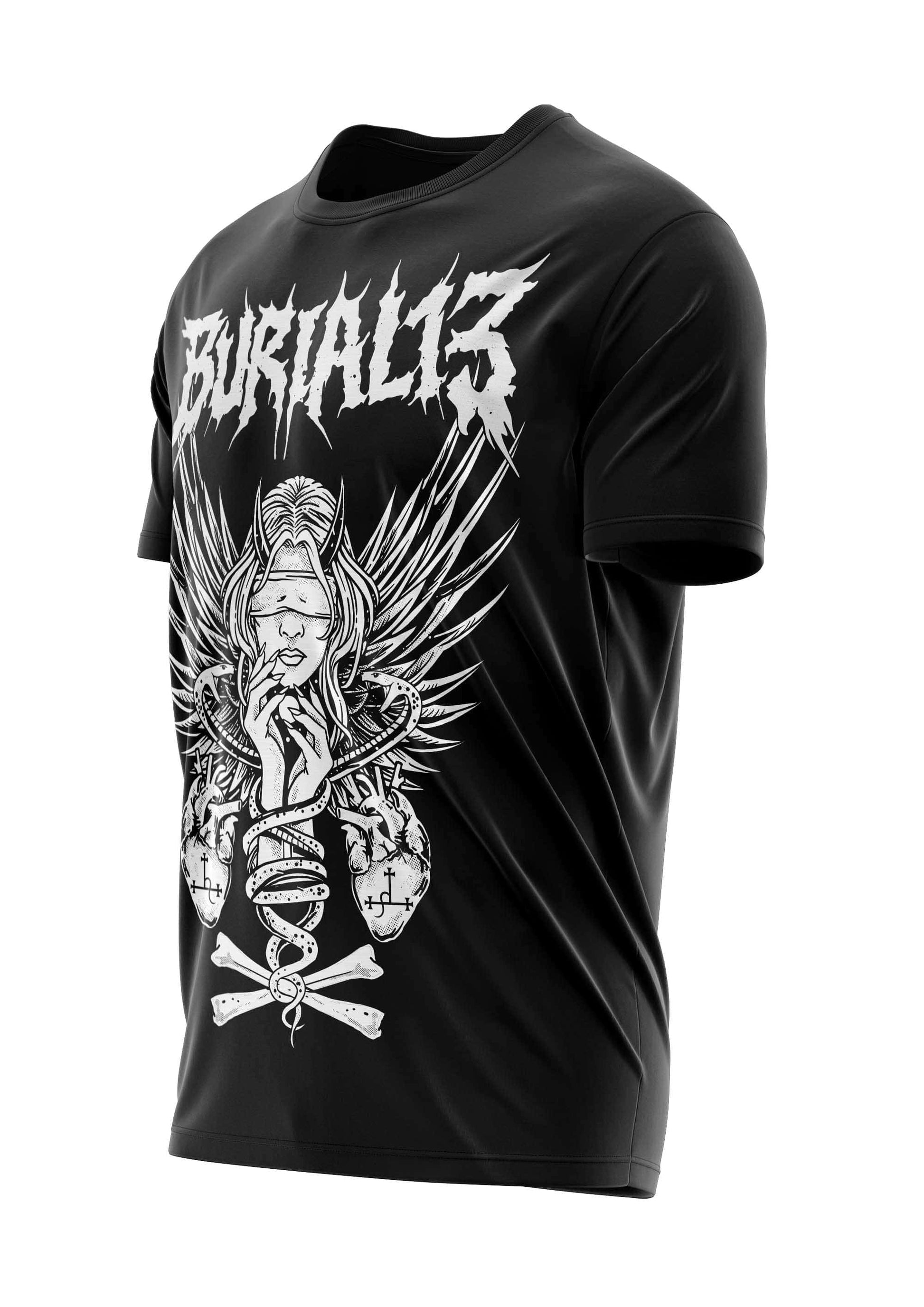 Schwarzes kurzärmliges T-Shirt mit detaillierter weißer Grafik einer engelhaften Figur mit Flügeln, Herzen und Knochen unter dem Bandnamen „burialis“ in stilisierten Buchstaben.
