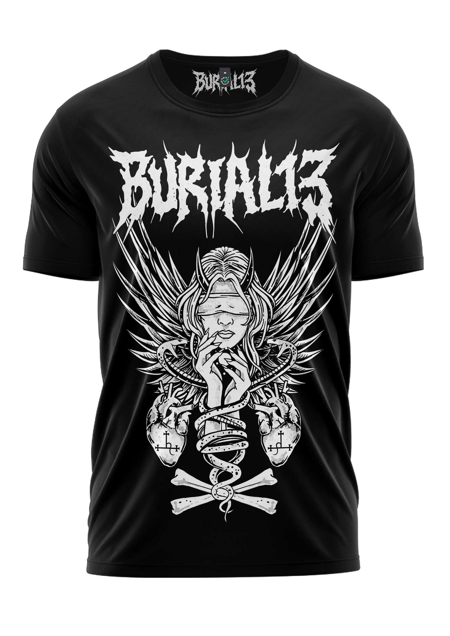 Schwarzes kurzärmeliges T-Shirt mit einem detaillierten weißen Grafikmotiv einer engelhaften Figur mit Flügeln, Herzen und gekreuzten Knochen unter dem Bandnamen „burial13“ in stilisierten Buchstaben.