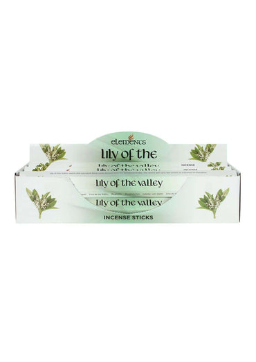 Weiße pappe display box mit lily of the valley räucherstäbchen von elements mit grünen botanischen illustrationen und minimalistischer typografie für gothic horror und dark fashion fans