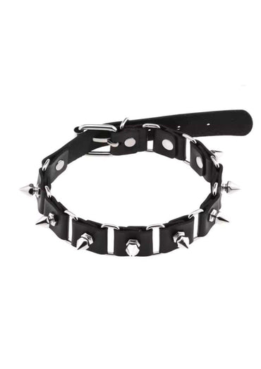 Schwarzes lederchoker limps mit silbernen spikes und passender schnalle für gothic und dark fashion look
