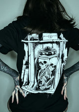 Schwarzes Lizzy and Jill Shirt mit Skeletten im Glas