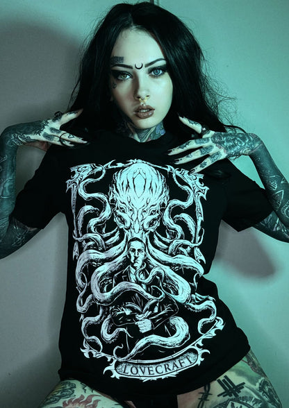 Schwarzes Gothic-Metal-Shirt mit Lovecraft-Oktopus-Motiv