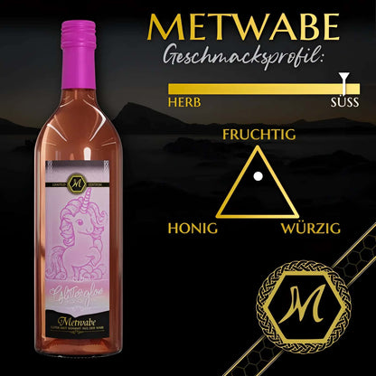 Eine pinke einhorn-weinflasche mit magentafarbener kappe und metwabe goldschrift magischer met glitterglow