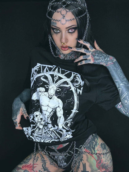 Schwarzes gothic horror t-shirt master of darkness mit weißem grafikmotiv eines muskulösen ziegenkopfes und pentagrammen