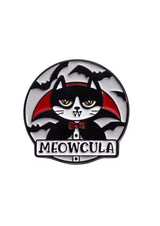 Meowcula Pin: gotischer schwarzer Katzen-Vampir mit rotem Umhang