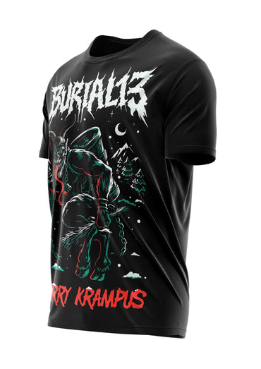 Schwarzes kurzärmeliges T-Shirt mit detailliertem Grafikmotiv von Krampus mit grünen und roten Akzenten, weißem stilisiertem Text ‘burial13’ oben und roter Beschriftung darunter.
