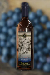 Flasche Heidelbeerwein.