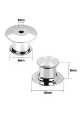 Zwei silberfarbene Metall-Anstecknadeln mit präzisen Abmessungen zur Befestigung.