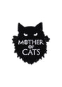 Schwarzer Emaille-Anstecker in Form einer flauschigen Katze mit weißen Augen und dem Text ‚Mutter der Katzen‘ in weißer Schrift.