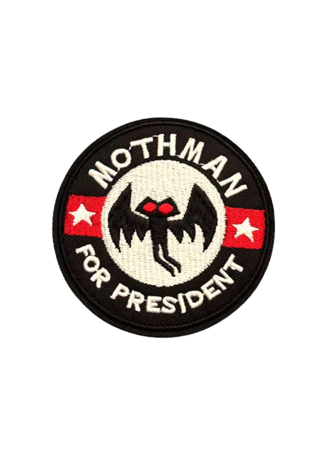 Schwarzer rundpatch mit weiß besticktem mothman für president mit roten augen und roten streifen sowie sternen