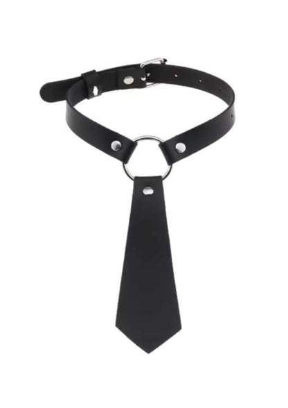 Schwarzer faux leather slave choker mit necktie und silbernem o ring als spike slave choker