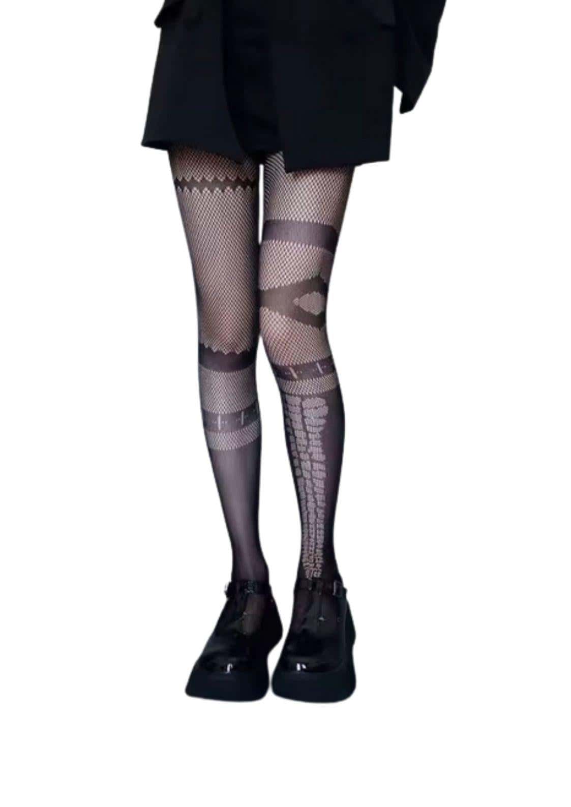 Netzstrumpfhose schwarz mit floralen mustern und düsteren akzenten in geometrischem design