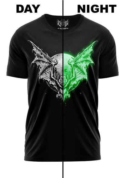 Schwarzes T-Shirt mit Fledermaus-Design, Leucht-im-Dunkeln-Funktion.