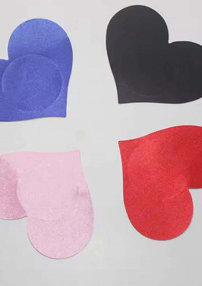 Vier herzförmige nippel pasties in blau schwarz pink und rot perfekt für gothic kleidung und horror stile