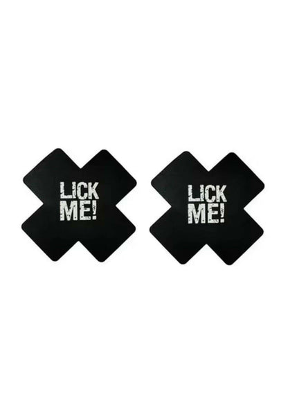 Schwarze nippel pasties mit x-förmigem lick me schriftzug, perfekt für gothic kleidung und horror looks