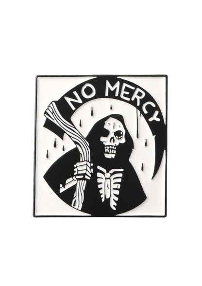 Schwarz-weißer Sensenmann-Anstecker.