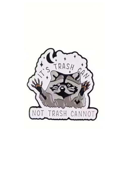 Grauer Waschbär-Emaille-Anstecker mit Schwarzumriss und Mond