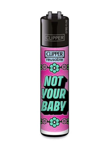 Nachfüllbares clipper-feuerzeug schwarz mit soft-touch-oberfläche und pink-schwarzem floralem not your baby design