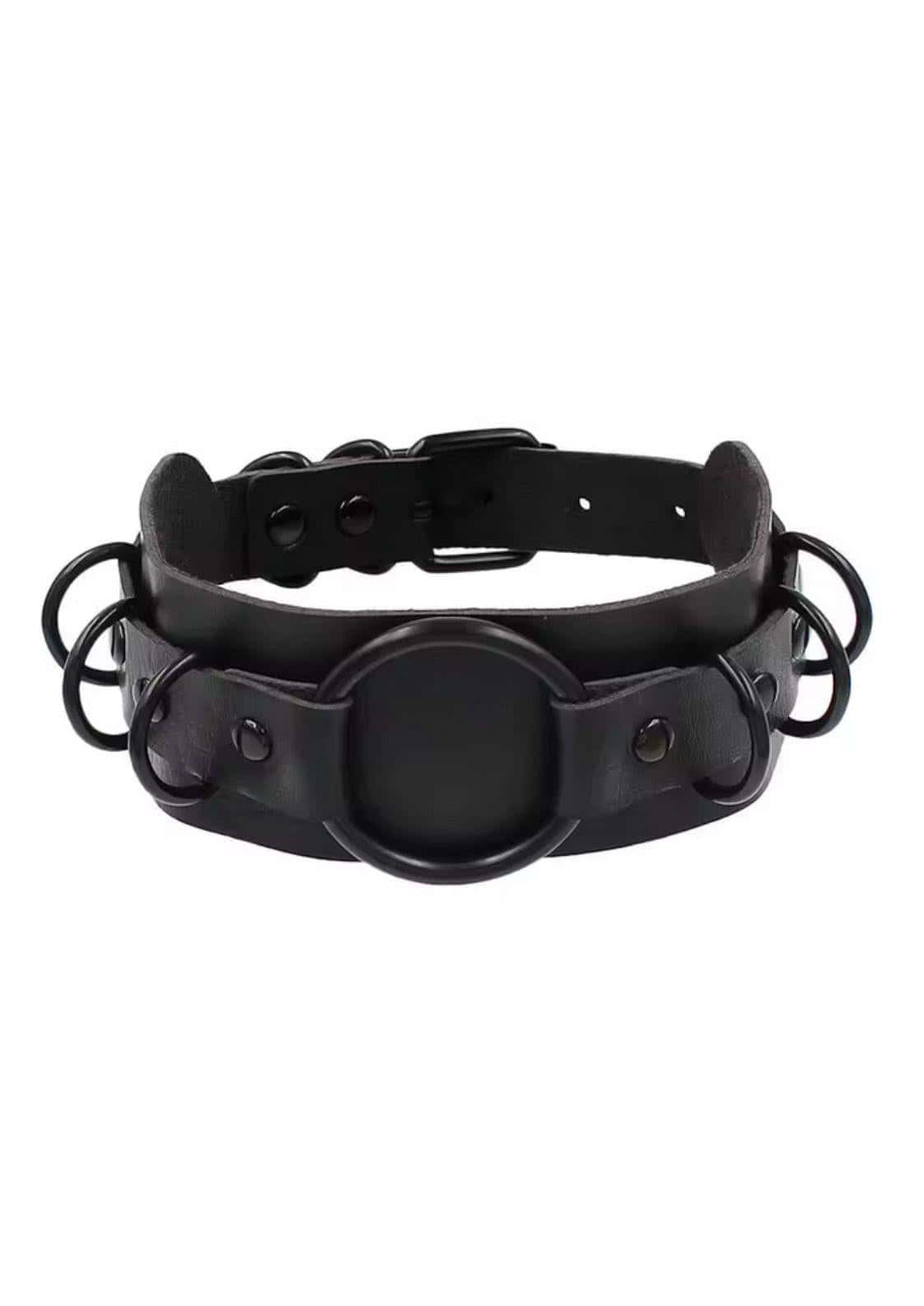 Auffälliger gothic choker aus schwarzem leder mit o-ring und d-ringen geeignet für gothic schmuck und alternative outfits