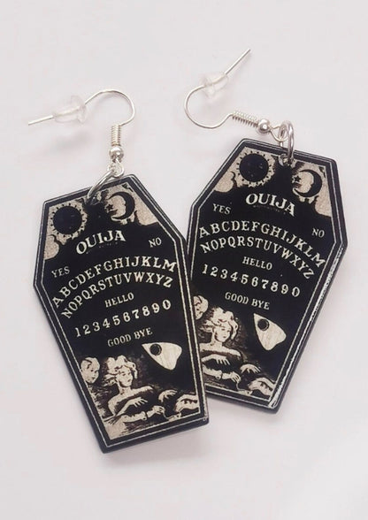 Schwarze Ouija-Sarg-Ohringe mit silbernen Haken und weißen Gravuren