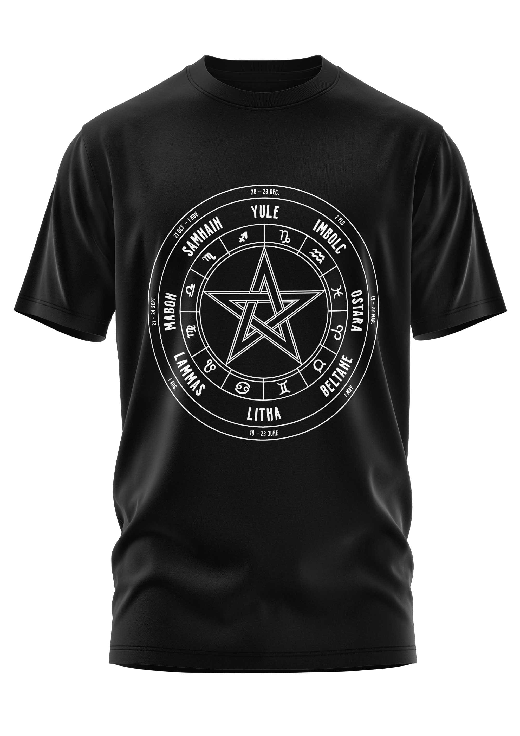 Schwarzes T-Shirt mit Pentagramm-Muster.