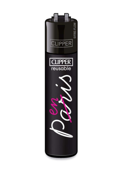 Schwarzes clipper feuerzeug nachfüllbar mit love club design und elfenbeinfarbener en paris schrift in rosa cursive
