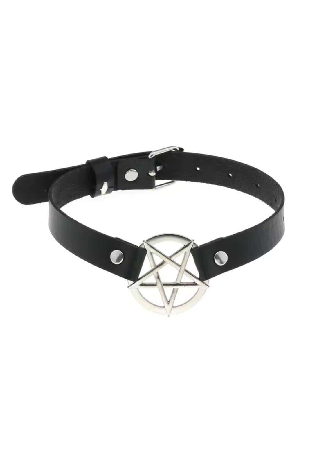 Schwarzer leder choker mit silbernem pentagramm anhänger auffälliger gothic choker für alternative outfits