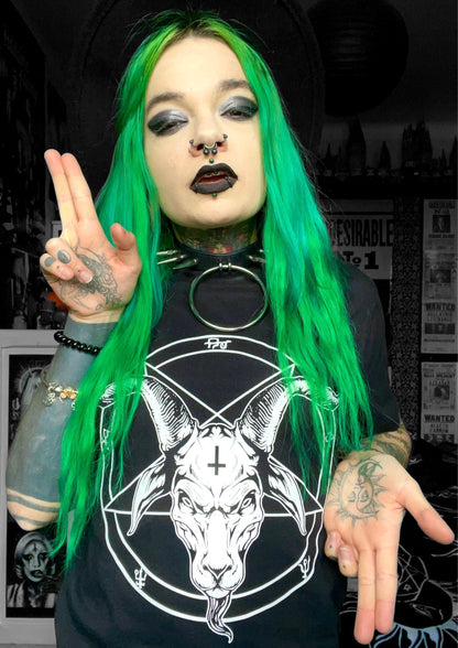 Schwarzes Gothic-T-Shirt mit weißem Ziegenkopf und Pentagramm
