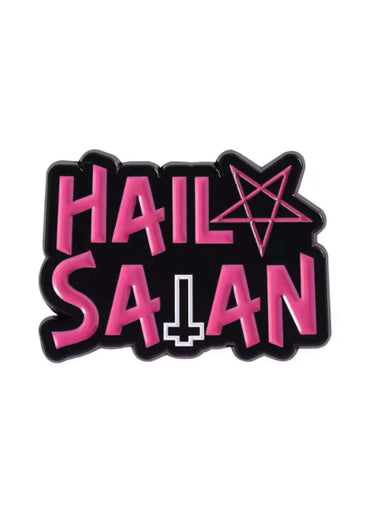 Pink hail satan pin mit pinkem pentagramm patch, schwarzem rand und weißem hail satan schriftzug