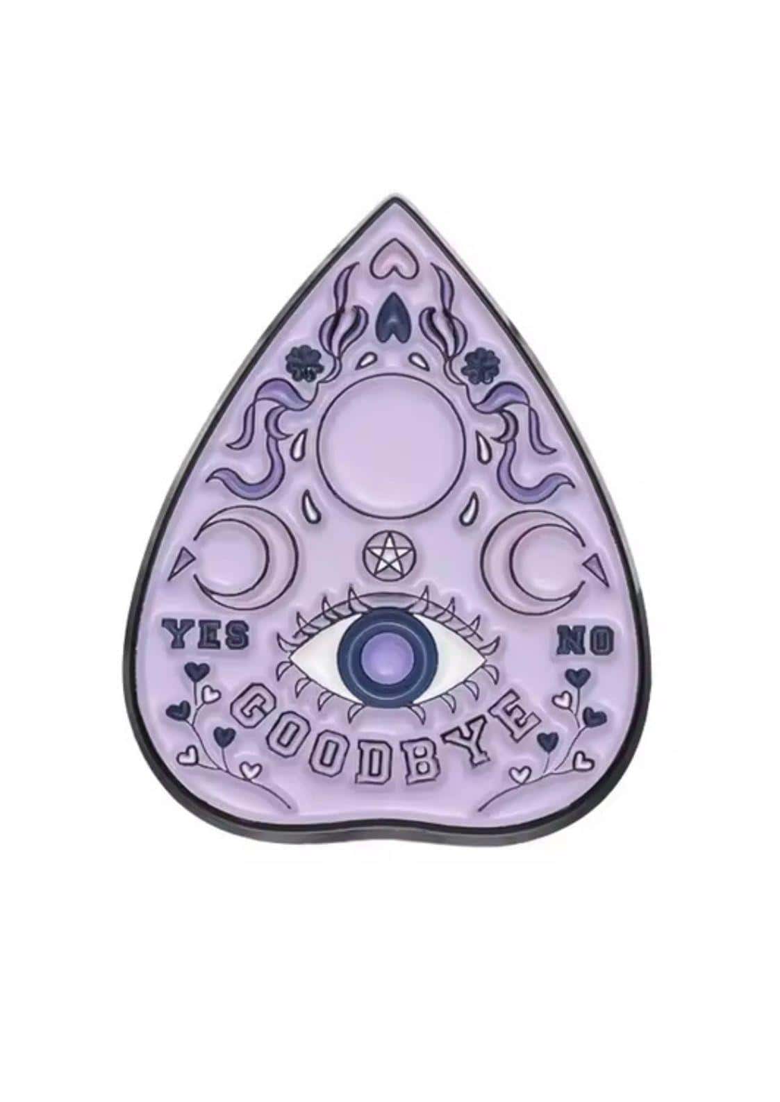 Lavendelfarbener ouija board enamel pin mit detailliertem design und schwarzen weißen symbolen perfekte ergänzung gothic pin