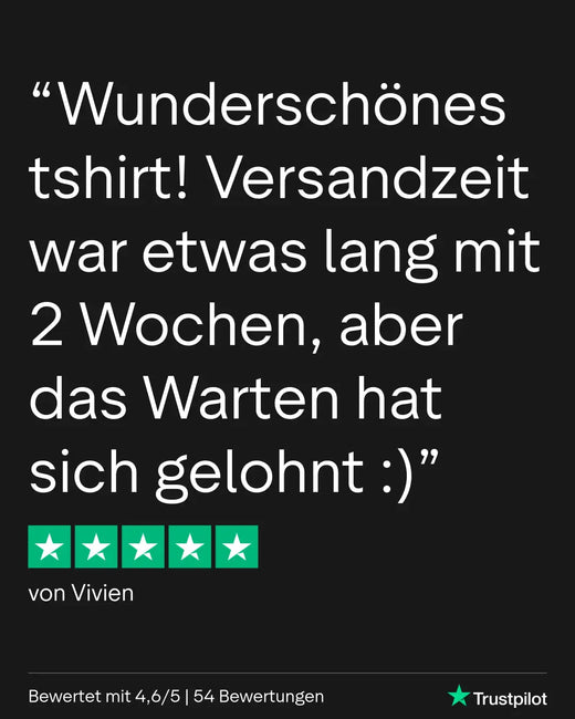 Premium-Baumwoll-T-Shirt mit lebendigem grün-weißem Design, das eine verspielte Grafik mit zwei Cartoon-Figuren zeigt.