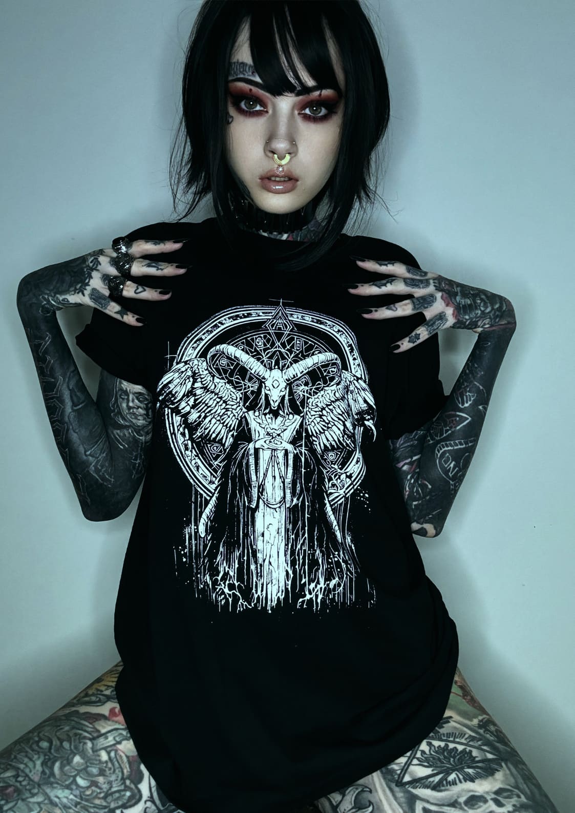 Schwarzes PROPHECY-Shirt mit gotischem Engel-Motiv und Stab