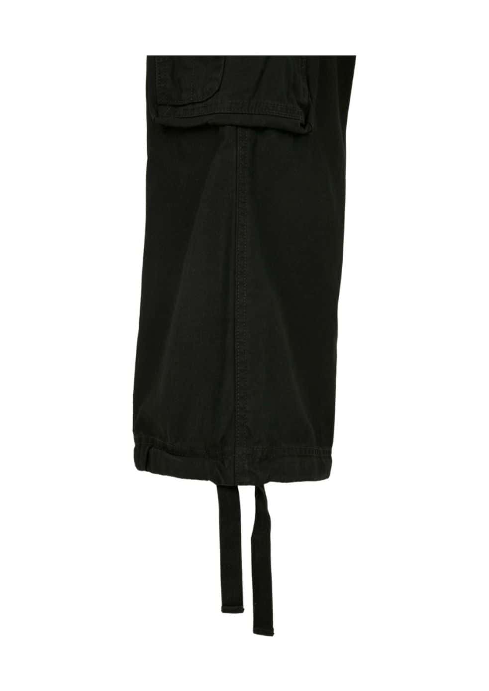 Schwarze Cargohosen mit einem utilitaristischen Design, mit mehreren Taschen und verstellbaren Kordeln am Saum.