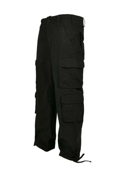 Schwarze Cargohosen mit mehreren Taschen und einer Kordel an der Taille.
