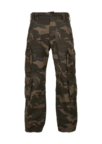 Dunkelgrüne und braune Tarn-Cargohosen mit mehreren Taschen.