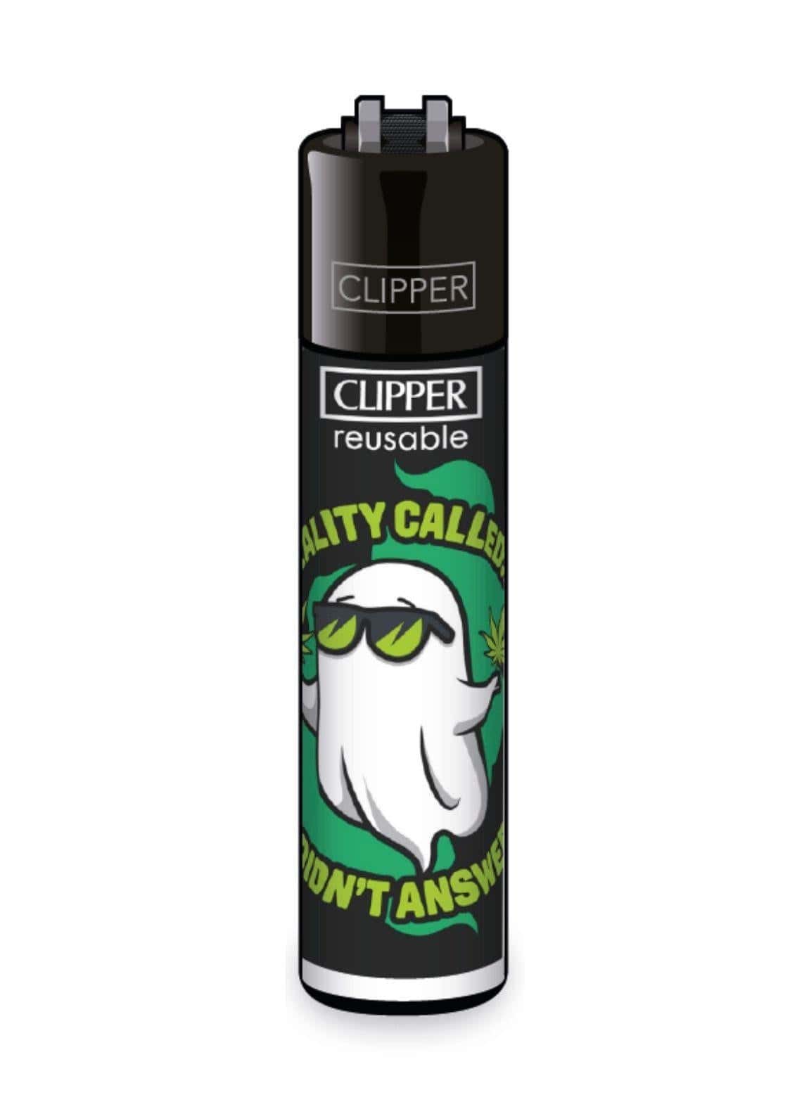 Schwarzes clipper feuerzeug mit cartoon-ghost in grünen sonnenbrillen und cannabisblättern mit lime grünem text reality called, austauschbares feuerstein