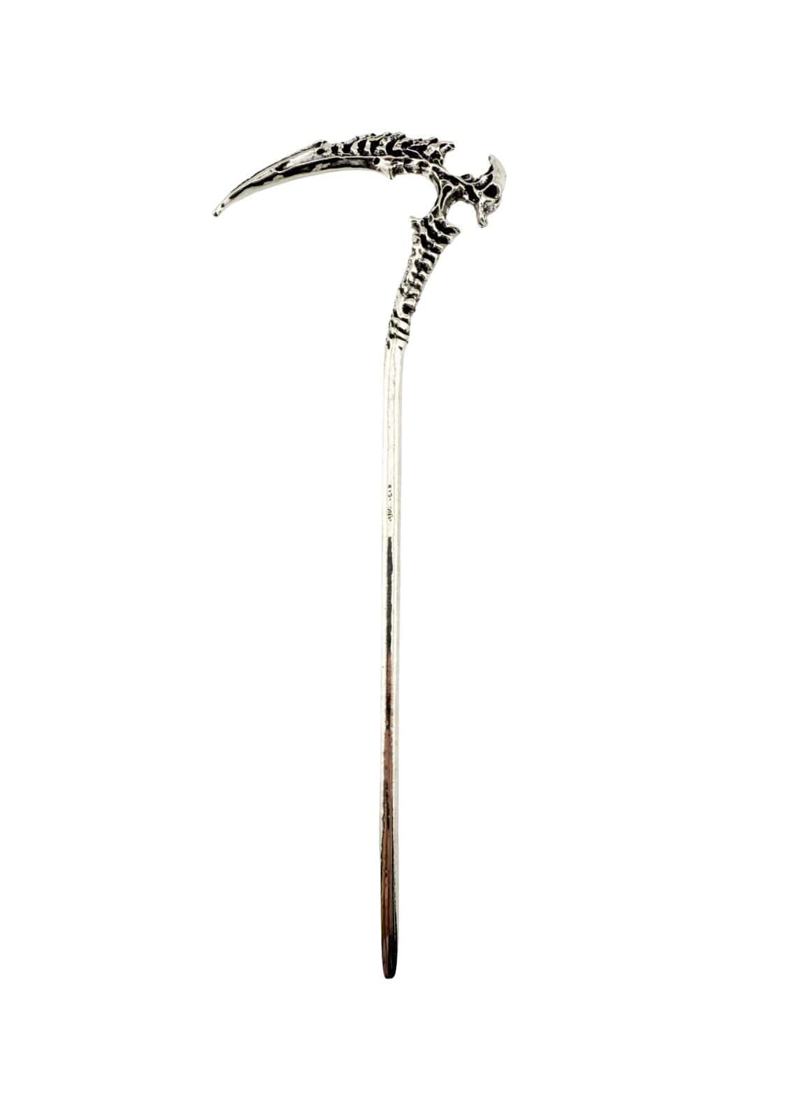 Silberne reaper haarklammer aus edelstahl mit schädel und gebogenem klingen design