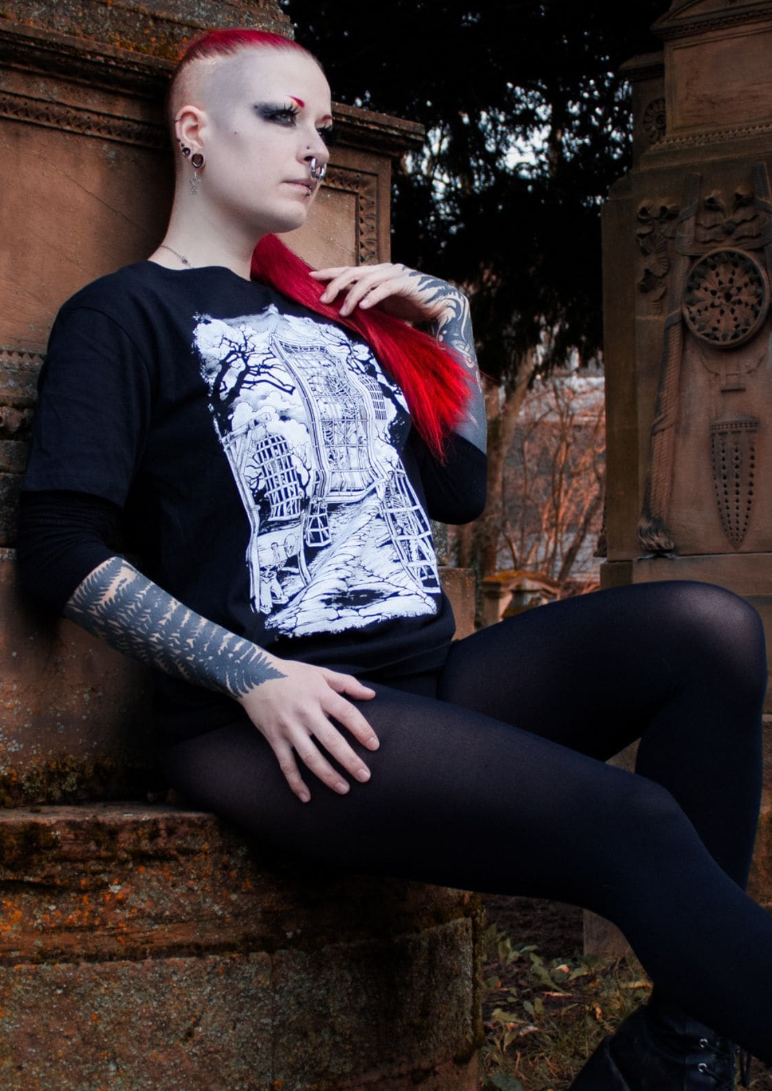 Schwarzes Langarm-Shirt Road to Death mit gotischem Gebäude, Gaia lizenzierte Bekleidung