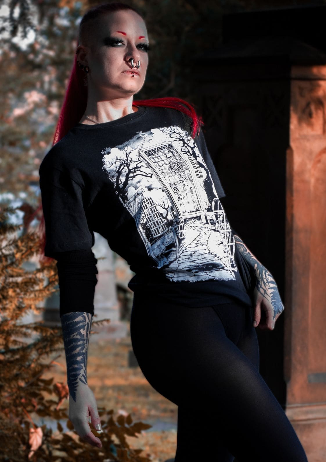 Schwarzes Langarmshirt Road to Death mit gotischem Gebäude-Motiv, gaia lizenzierte Bekleidung