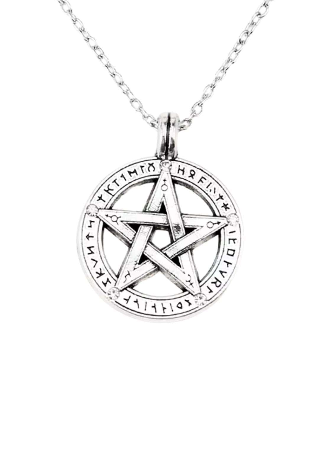 Silberne rune pentagram halskette mit dunkler ästhetik und geschnitzten symbolen im offene mund halskette stil