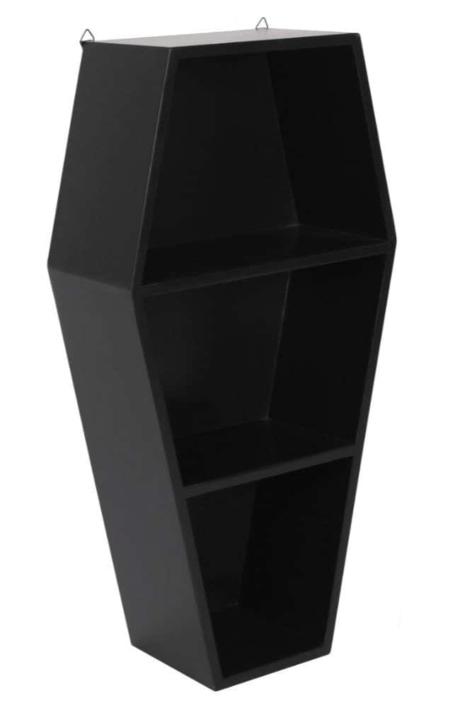 Sarg regal schwarzes sarg regal mit drei ablagen und haken für ein dunkles interieur als gothic wandregal